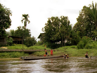 �߂�r���̐�݂ŁC�q���B���V��ł���